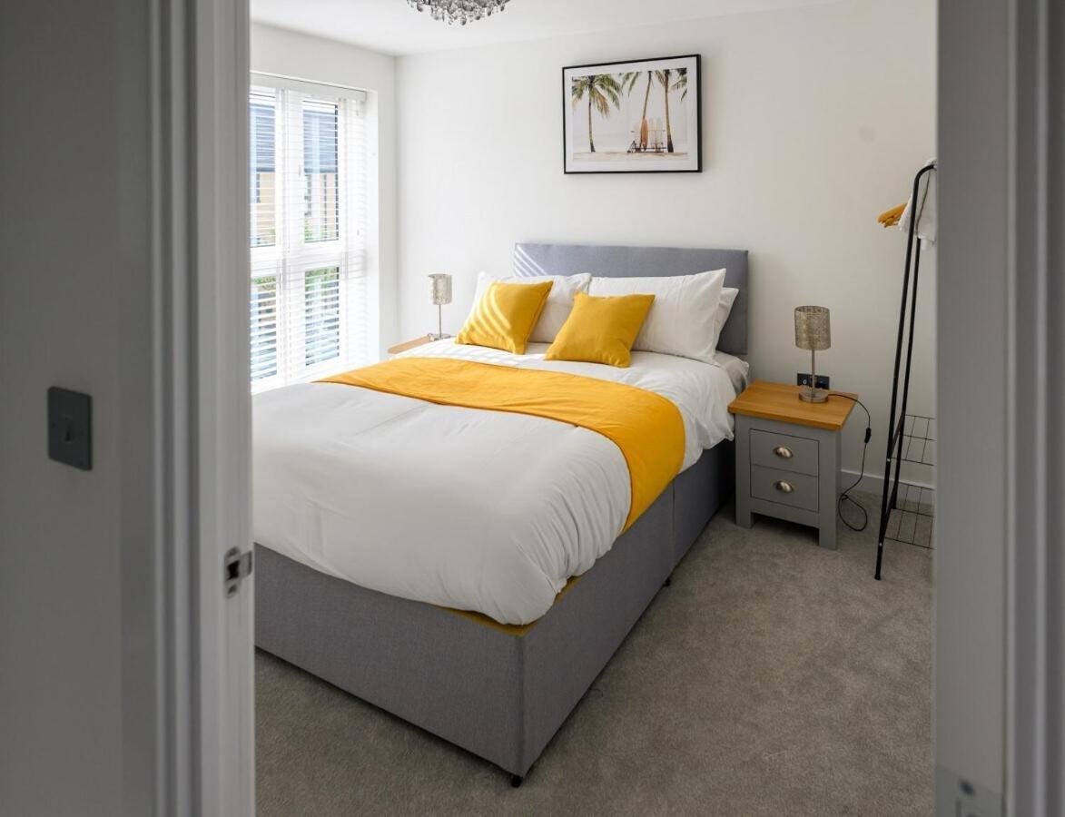 Luxury 5 Bedroom House With Parking Chatham  Room photo